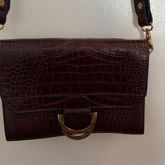 Zara Brown Croc-Embossed Crossbody with Gold Hardware - Picture 2 of 6